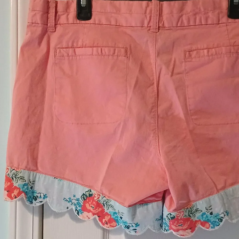 Calvin Klein Jeans/Chino Shorts/Womens/18W/Coral/Floral Scalloped - Picture 2 of 8